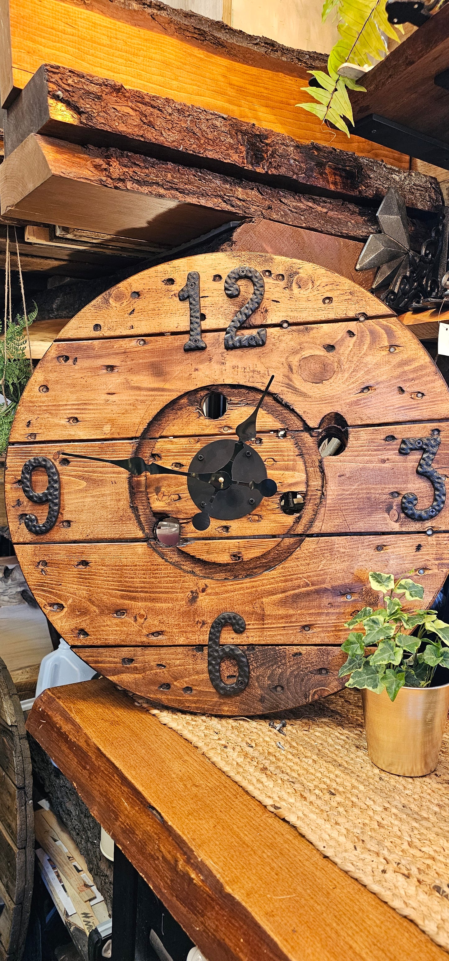 Horloge en bois recyclé