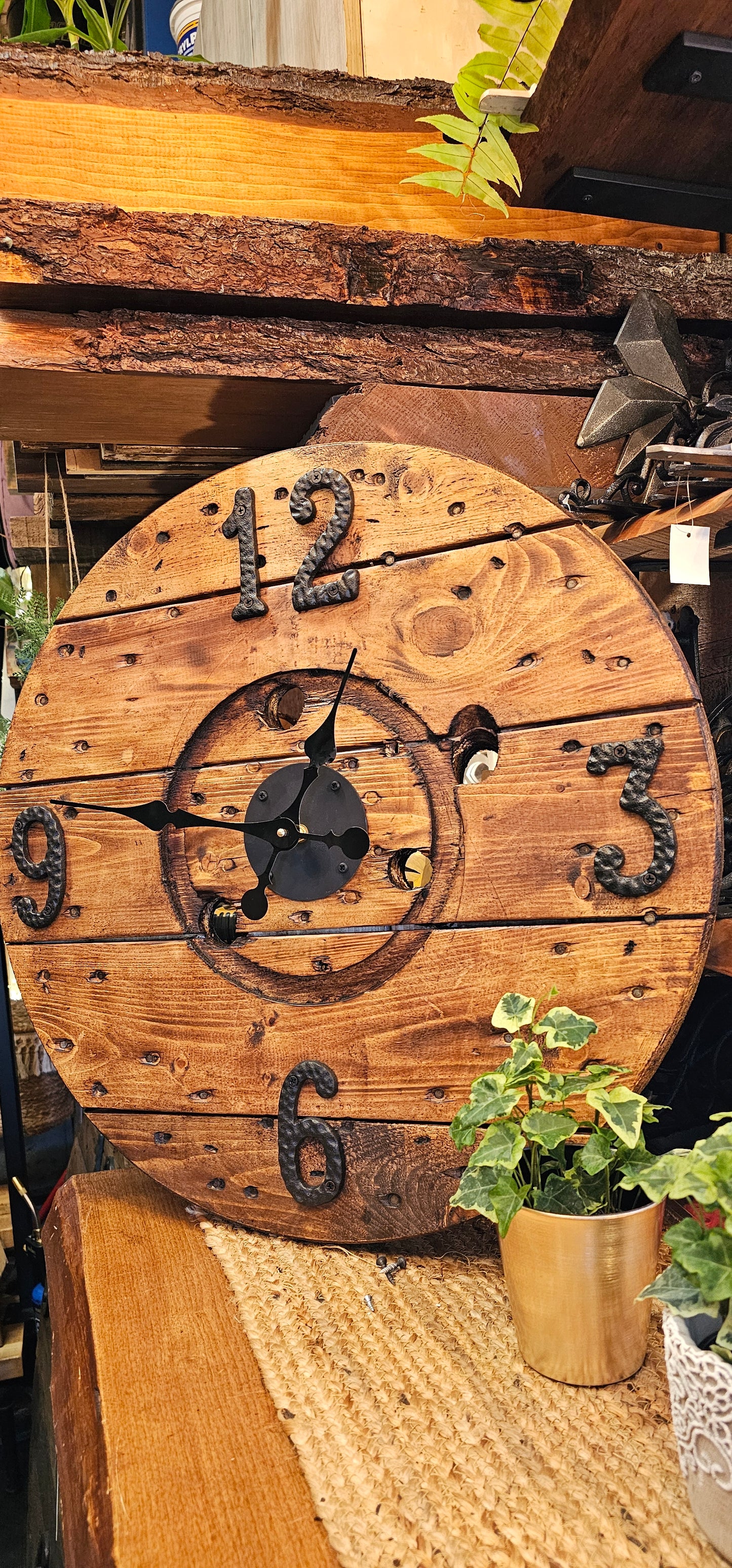 Horloge en bois recyclé