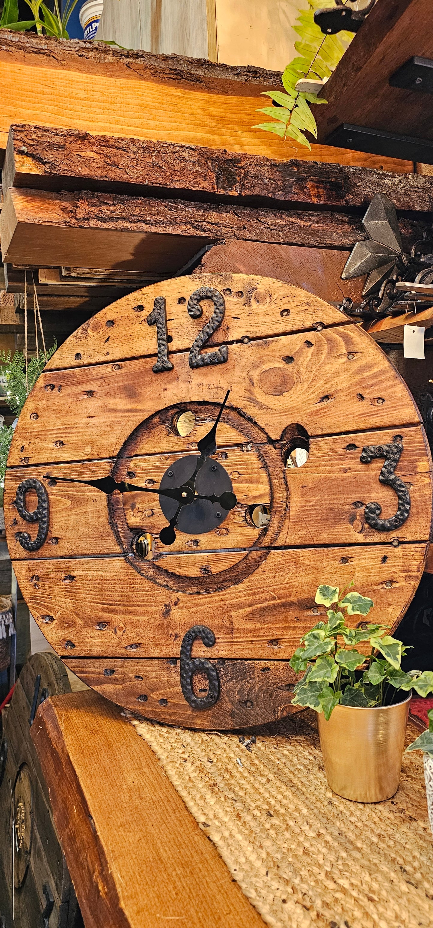 Horloge en bois recyclé